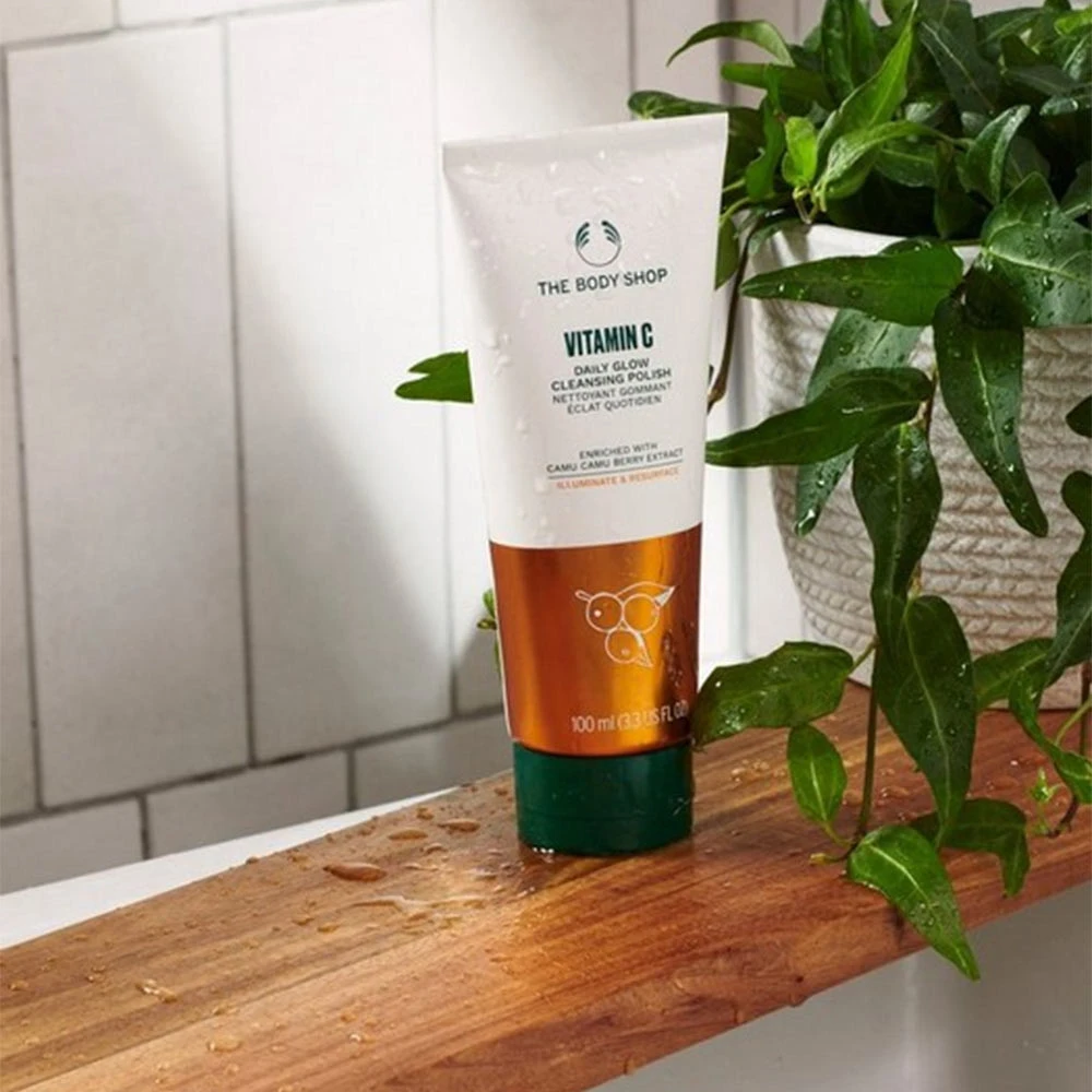 The Body Shop - Gesichtspeeling mit Vitamin C (100 ml) – Bild 11