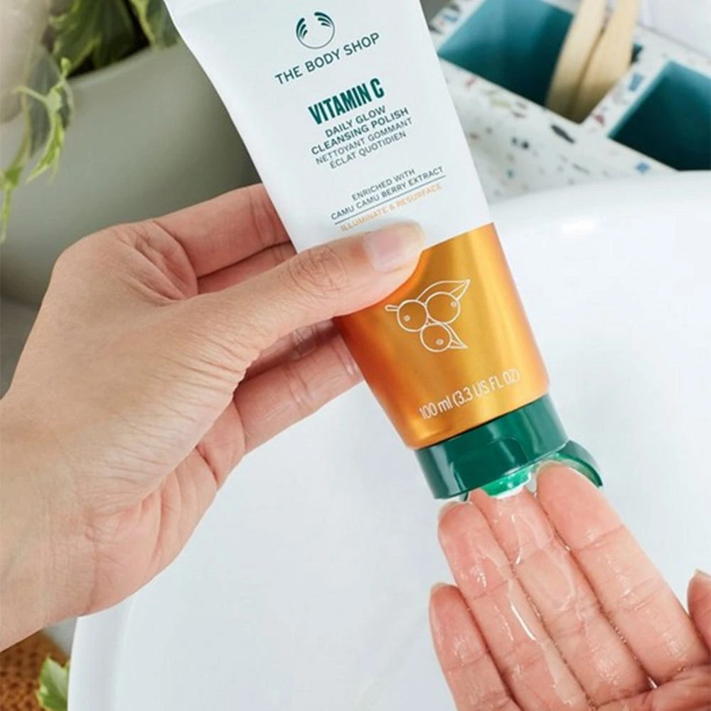 The Body Shop - Gesichtspeeling mit Vitamin C (100 ml) – Bild 6